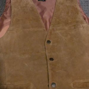 Men’s Suede vest with snaps closure. Size L